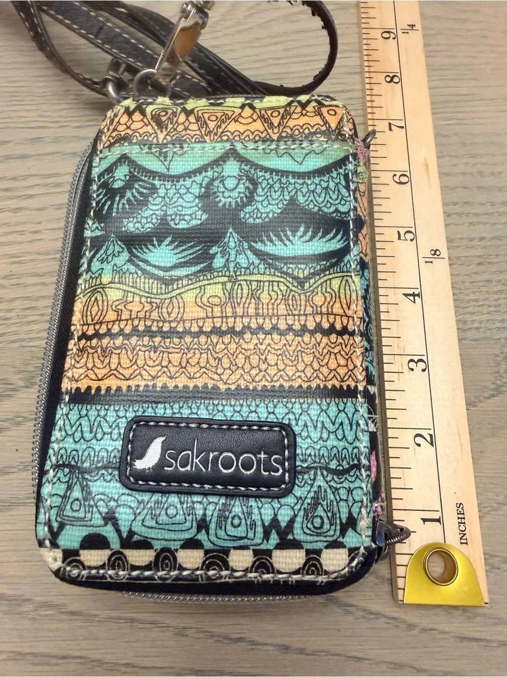 🍋 Sakroots Artist Circle Smartphone Crossbody Wallet